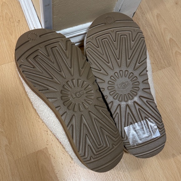 BRAND NEW Ugg Tasman Maxi Curly - Picture 4 of 4